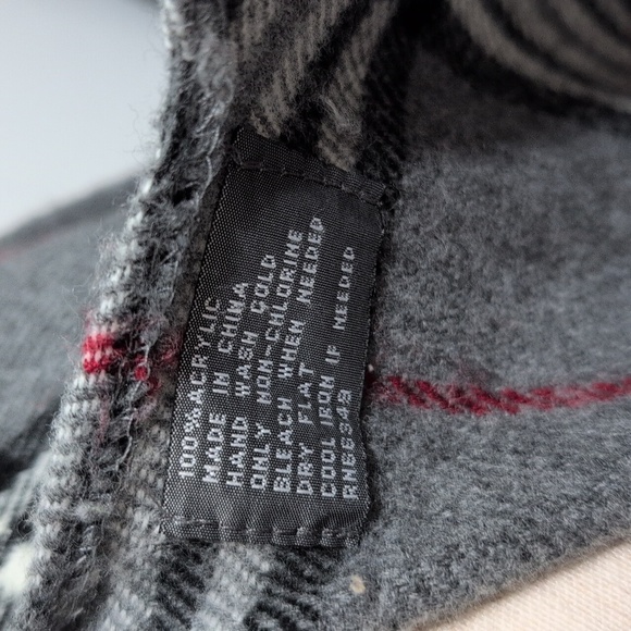 Plaid Wearable Blanket Shawl Wrap Gray White Red Oversize Scarf Poncho - Picture 6 of 6